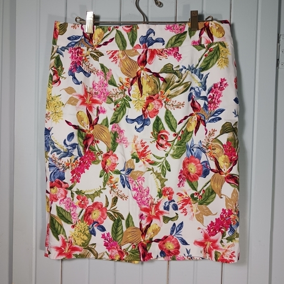 Floral petite skirt - Picture 1 of 6